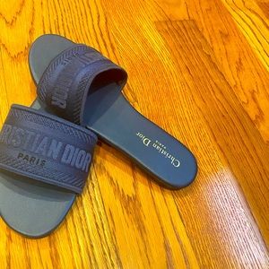 Flat Dior like slides